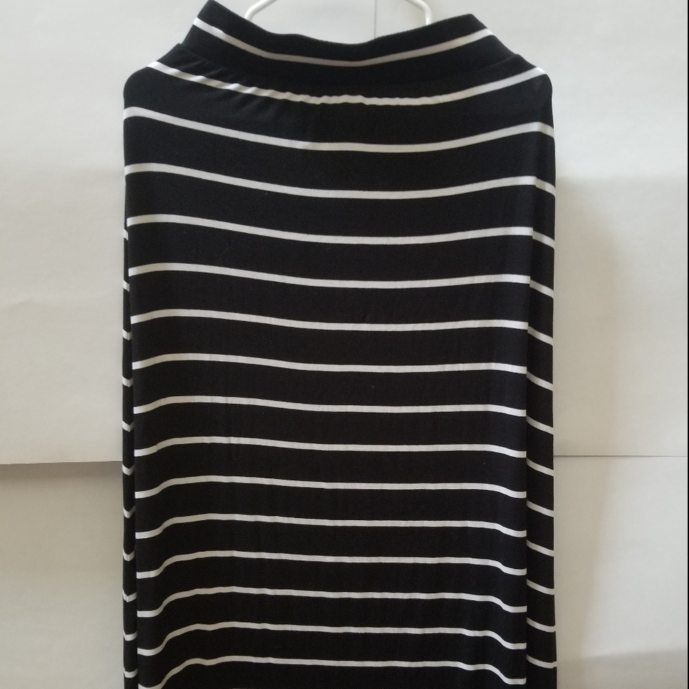 Cat & Jack Girls skirt XL black white stripe